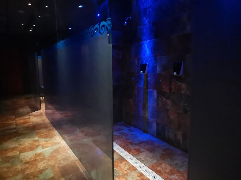 basaky-gay-sauna-alicante-duchas