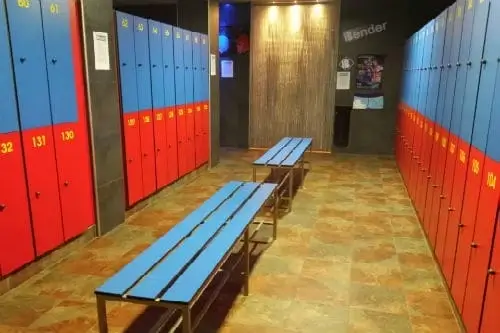 basaky-gay-sauna-alicante-vestuarios